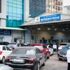 Phương tiện xếp hàng chờ đến lượt vào đăng kiểm tại Hà Nội. (Ảnh: Hoài Nam/Vietnam+)