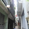 Nhiều người dân thuê nhà trọ, chung cư mini ở Thủ đô sâu trong ngõ hẹp cảm thấy bất an sau vụ cháy ở Trung Kính (Cầu giấy, Hà Nội) vừa qua. (Ảnh: Hoài Nam/Vietnam+)