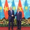 Thủ tướng Phạm Minh Chính hội kiến Tổng thống Kazakhstan Kassym-Jomart Tokayev. (Ảnh: Dương Giang/TTXVN)