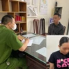 Cặp đôi môi giới mua bán thận tại cơ quan công an. (Ảnh: Công an cung cấp/Báo Người Lao Động)