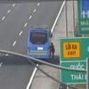 Phạt nặng người điều khiển xe ôtô đón trả khách trên đường cao tốc