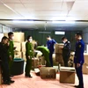 Lực lượng chức năng phát hiện nhiều thực phẩm chức năng nghi làm giả tại cơ sở trên địa bàn huyện Chương Mỹ, Hà Nội. (Ảnh: PV/Vietnam+)
