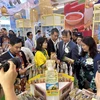 Lãnh đạo Bộ Công Thương tham dự Vietnam Expo 2023. (Ảnh: Xuân Quảng/Vietnam+)