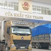 Xuất nhập khẩu hàng hóa qua cửa khẩu Tân Thanh, tỉnh Lạng Sơn. (Ảnh: Đức Duy/Vietnam+)