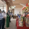 Lãnh đạo tỉnh Phú Yên dâng hương kỷ tưởng niệm Tổng Bí thư Trần Phú. (Ảnh: TTXVN phát)