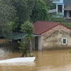 Nhiều ngôi nhà gần bờ sông ở khu vực thành phố Cao Bằng bị ngập sâu trong nước. (Ảnh: Quốc Đạt/TTXVN) 