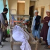 Thi thể nạn nhân thiệt mạng trong vụ đánh bom liều chết tại Kandahar, Afghanistan, ngày 21/3/2024. (Ảnh: AFP/TTXVN)