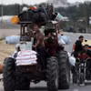Người dân sơ tán khỏi thành phố Rafah, Dải Gaza ngày 13/2/2024. (Ảnh: THX/TTXVN)