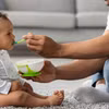 Trẻ sơ sinh và trẻ nhỏ là những đối tượng dễ bị tổn hại về sức khỏe khi tiêu thụ thực phẩm có chứa dư lượng thuốc trừ sâu nông nghiệp. (Nguồn: EWG)