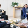 Bà Audrey Azoulay, Tổng Giám đốc UNESCO tiếp Bộ trưởng Văn hóa, Thể thao và Du lịch Nguyễn Văn Hùng. (Ảnh: Nguyễn Thu Hà/TTXVN)
