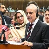 Ông Shehbaz Sharif phát biểu trước Quốc hội Pakistan tại Islamabad ngày 3/3/2024. (Ảnh: AFP/TTXVN)