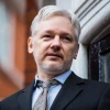 Nhà sáng lập trang mạng WikiLeaks, ông Julian Assange, trong cuộc họp báo tại sứ quán Ecuador ở trung tâm London, Anh ngày 5/2/2016. (Ảnh: AFP/TTXVN)