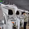 Công nhân làm việc tại nhà máy sản xuất xe của Tập đoàn Sản xuất Ôtô Hàn Quốc Hyundai Motor Group tại Thương Châu, tỉnh Hà Bắc (Trung Quốc) ngày 21/2/2017. (Ảnh: AFP/TTXVN)