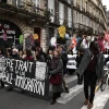 Biểu tình phản đối ban hành Luật nhập cư, tại Bordeaux, Pháp ngày 21/1/2024. (Ảnh: AFP/TTXVN)