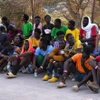 Người di cư trên đảo Lampedusa, Italy ngày 16/9/2023. (Ảnh: AFP/TTXVN)