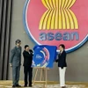 Tổng Thư ký ASEAN Kao Kim Hourn; Đại sứ Liên minh châu Âu tại ASEAN, Sujiro Seam và Đại diện thường trực của Philippines tại ASEAN, Điều phối viên quốc gia về quan hệ đối thoại ASEAN-EU, bà Hjayceelyn M. Quintana công bố Sách Xanh. (Ảnh: Đỗ Quyên/TTXVN)