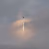 Tên lửa đẩy Falcon 9 của SpaceX mang theo tàu vũ trụ Dragon chở phi hành đoàn tham gia sứ mệnh Axiom Mission 3 rời bệ phóng tại Trung tâm Vũ trụ Kennedy ở Cape Canaveral, Florida, Mỹ, ngày 18/1/2024. (Ảnh: AFP/TTXVN)