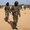 Các chiến binh nhóm phiến quân Al-Shabaab tại Elasha Biyaha, Somalia, ngày 13/2/2012. (Ảnh: AFP/TTXVN)