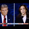 Phó Tổng thống Mỹ Kamala Harris (phải) và cựu Tổng thống Donald Trump trong cuộc tranh luận trực tiếp ở Philadelphia, Mỹ, ngày 10/9/2024. (Ảnh: THX/TTXVN)