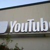 Biểu tượng YouTube tại California, Mỹ. (Ảnh: AFP/TTXVN)