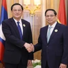 Thủ tướng Phạm Minh Chính và Thủ tướng Lào Sonexay Siphandone. (Ảnh: Dương Giang/TTXVN)