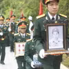 Đưa hài cốt liệt sỹ Lò Văn Nối về an táng tại nghĩa trang liệt sỹ thị xã Nghĩa Lộ, tỉnh Yên Bái. (Ảnh: Việt Dũng/TTXVN)