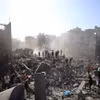 Cảnh đổ nát sau cuộc không kích của Israel xuống Khan Younis, Dải Gaza, ngày 26/10/2023. (Ảnh: THX/TTXVN)