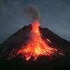 Dung nham phun trào từ núi lửa Merapi ở Magelang, Indonesia, ngày 23/5/2023. (Ảnh: AFP/TTXVN)