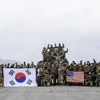 Binh sỹ Mỹ và Hàn Quốc tham gia tập trận bắn đạn thật taị Pocheon, gần khu vực biên giới liên Triều. (Ảnh: YONHAP/TTXVN)