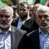 Lãnh đạo Phong trào Hamas ở Dải Gaza Yahya Sinwar (phải). (Ảnh: IRNA/TTXVN)