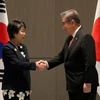 Ngoại trưởng Hàn Quốc Park Jin và người đồng cấp Nhật Bản Yoko Kamikawa tại Busan. (Nguồn: Reuters)