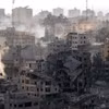 Các tòa nhà bị phá hủy sau cuộc oanh kích của Israel xuống Dải Gaza. (Ảnh: IRNA/TTXVN)