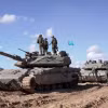 Xe quân sự Israel tham gia chiến dịch tấn công ở Rafah, phía Nam Dải Gaza ngày 10/5/2024. (Ảnh: AFP/TTXVN)