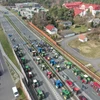 Nông dân tham gia biểu tình tại làng Zakret, Ba Lan ngày 20/3/2024. (Ảnh: PAP/TTXVN)