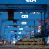 Cảng container ở Hamburg, Đức. (Ảnh: Getty Images/TTXVN)