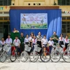 10 chiếc xe đạp được trao cho học sinh có hoàn cảnh khó khăn trên địa bàn xã Tân Bình, huyện Tân Biên, tỉnh Tây Ninh. (Ảnh: Giang Phương/TTXVN)