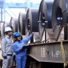 Kiểm tra sản phẩm thép cuộn chất lượng cao trước khi xuất hàng. (Ảnh: Tuấn Anh/TTXVN)