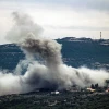Khói bốc lên từ ngôi làng Shihin ở miền Nam Liban sau cuộc không kích của Israel ngày 13/2/2024. (Ảnh: AFP/TTXVN)