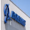 Biểu tượng Boeing tại nhà máy ở Renton, Washington, Mỹ. (Ảnh: AFP/TTXVN)