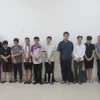 12 đối tượng điều hành, quản lý website “Thiendia2.cc” truyền bá văn hóa phẩm đồi trụy trên mạng Internet bị bắt giữ tại cơ quan điều tra. (Ảnh: TTXVN phát)