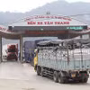 Xe chở hoa quả vào bến bãi thuộc cửa khẩu Tân Thanh, tỉnh Lạng Sơn. (Ảnh: Quang Duy/TTXVN) 