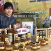 Gian hàng giới thiệu sản phẩm mật ong hoa càphê của Gia Lai. (Nguồn: Báo Gia Lai)