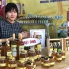 Gian hàng giới thiệu sản phẩm mật ong hoa càphê của Gia Lai. (Nguồn: Báo Gia Lai)