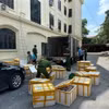 Lực lượng Công an tỉnh Vĩnh Phúc kiểm tra số sản phẩm động vật không rõ nguồn gốc, xuất xứ. (Ảnh: TTXVN phát)