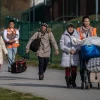 Người dân Ukraine sơ tán tránh xung đột sang Medyka, Ba Lan ngày 7/4/2022. (Ảnh: AFP/TTXVN)