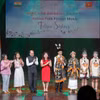 Đại sứ Sandeep Arya (thứ tư từ trái sang) tham dự buổi biểu diễn của nhóm nhạc Ấn Độ Tetseo Sisters tại Hà Nội. (Ảnh: PV/Vietnam+)