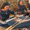 Người dân tham gia dự án Bảo tồn nghề dệt truyền thống của người Ba Na, tỉnh Gia Lai năm 2022. (Ảnh: Hội đồng Anh)