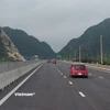 Phương tiện lưu thông trên tuyến cao tốc Mai Sơn-Quốc lộ 45. (Ảnh: Việt Hùng/Vietnam+)