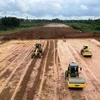 Nhà thầu thi công Dự án đường bộ Cao tốc Cần Thơ-Cà Mau. (Ảnh: PV/Vietnam+)