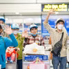 Người lao động trên Chuyến bay mơ ước-Hành trình đoàn viên của Vietnam Airlines năm 2023 hạ cánh tại Sân bay Nội Bài. (Ảnh: PV/Vietnam+)